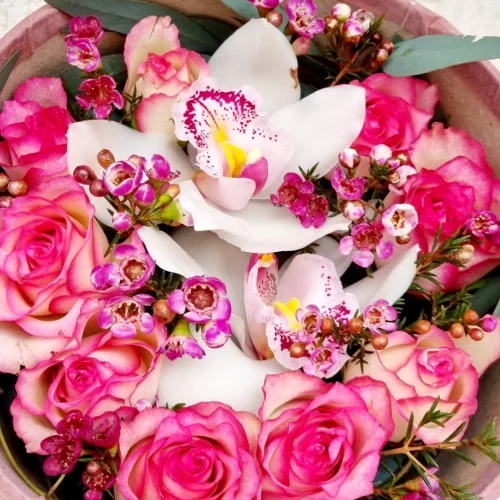 ARANJAMENT FLORAL IN CUTIE CATIFEA PINK BOX