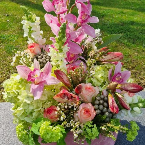 ARANJAMENT FLORAL IN CUTIE CATIFEA FLOWER TOWER